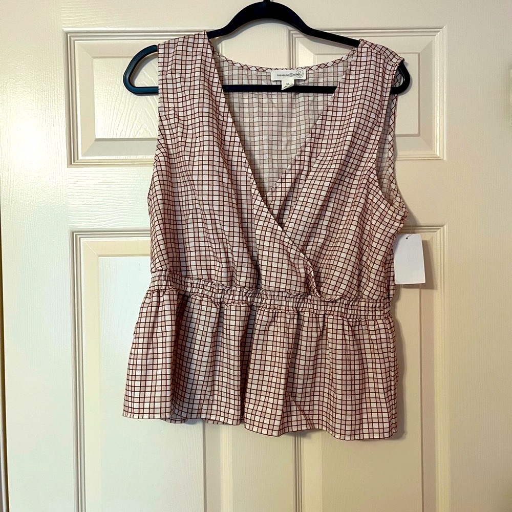 Super cute summer top available!